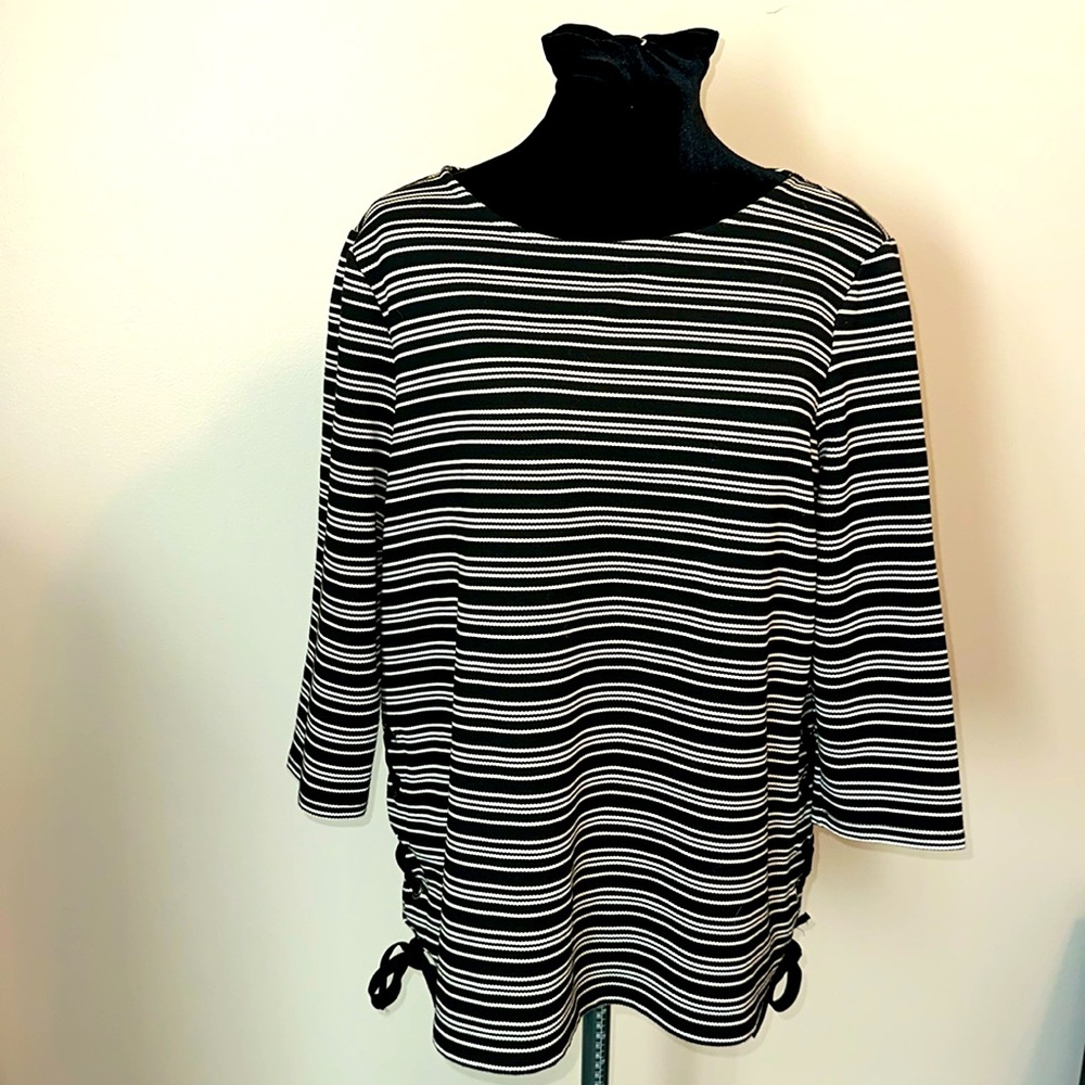 Cute IMNYC black and white striped tunic